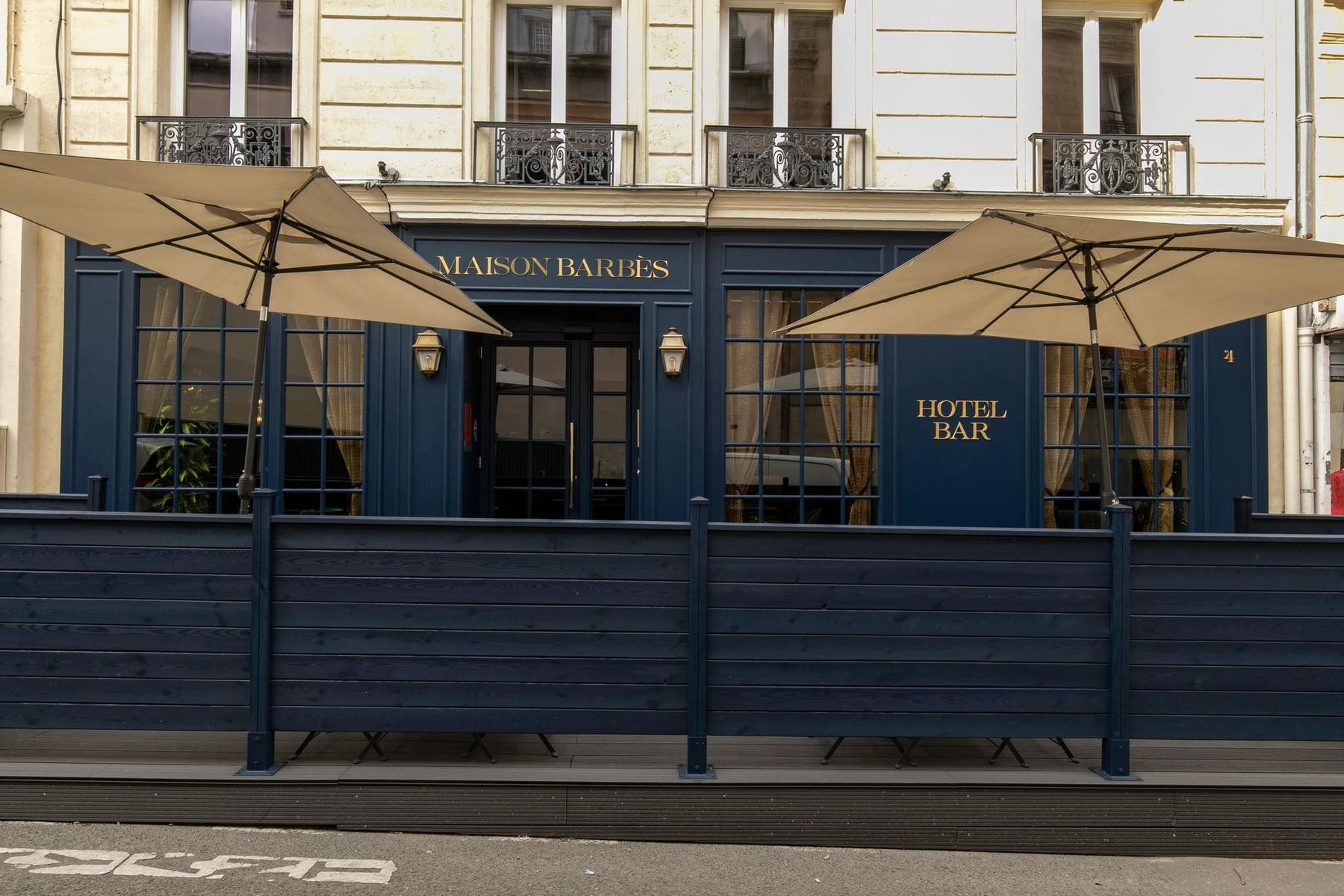 La terrasse de Maison Barbès, rue Bervic